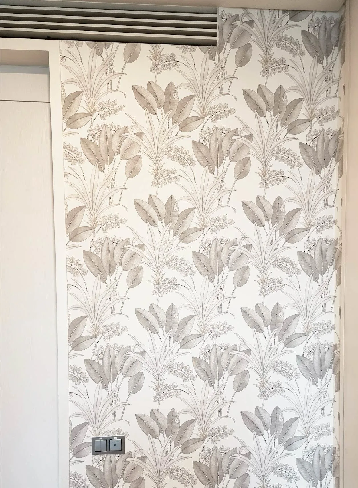Floral Antique Wallpaper Installation for a Fresh Bedroom  
